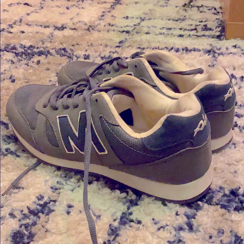 Women athletic shoes